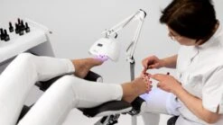 SUNfeet UV Lamp Op Statief - Lamp Voor Gelnagels 80W - LED Lamp Nagels - Gellak Lamp - Nageldroger - Wit -Maybelline Beauty Verkoop 1200x674 1