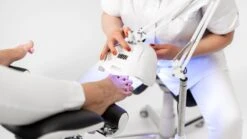 SUNfeet UV Lamp Op Statief - Lamp Voor Gelnagels 80W - LED Lamp Nagels - Gellak Lamp - Nageldroger - Wit -Maybelline Beauty Verkoop 1200x674